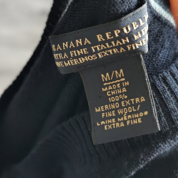 Banana Republic V Neck  Sweater SizeM - Picture 2 of 6